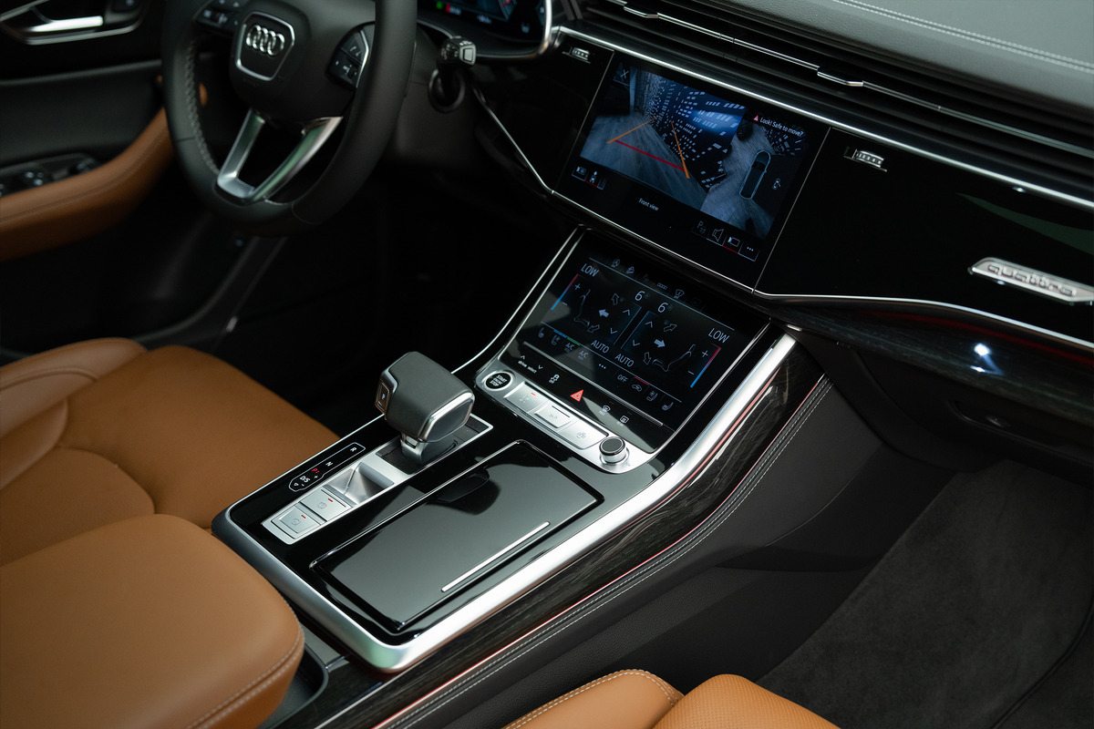 Used 2025 Audi Q8 55 TFSI quattro S line — Grey for Sale in Dubai — gallery photograph 12