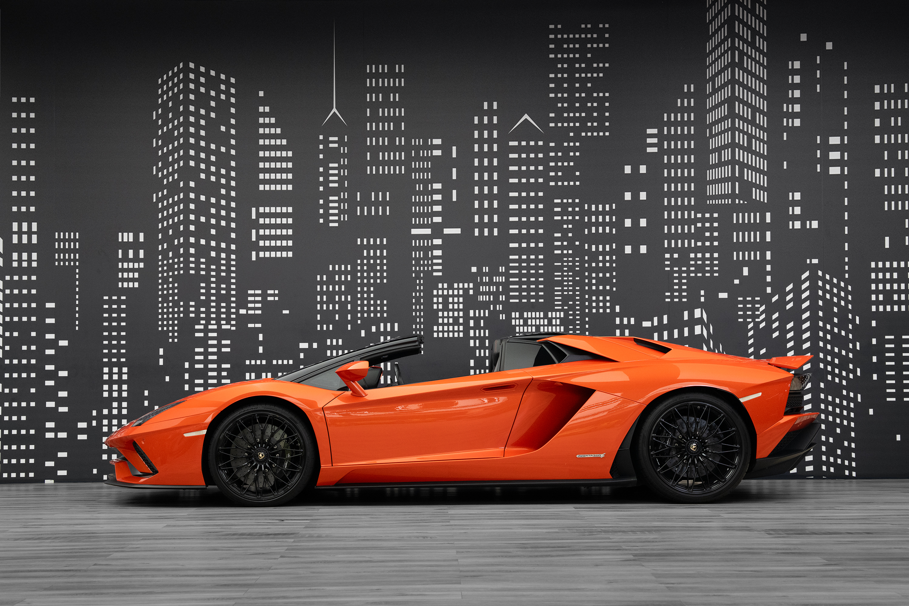 Used 2019 Lamborghini Aventador S Roadster — Orange for Sale in Dubai — gallery photograph 5