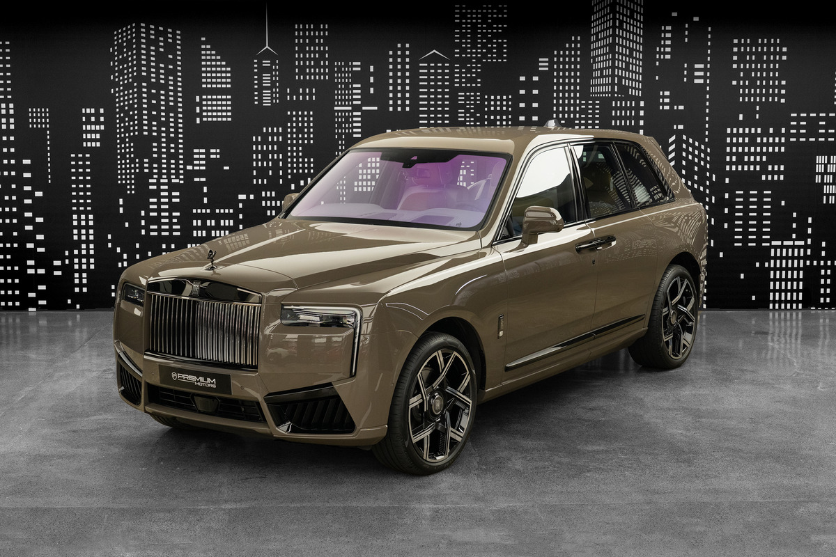 2026 Rolls-Royce Cullinan Black Badge in Emperador Truffle — front three-quarter view