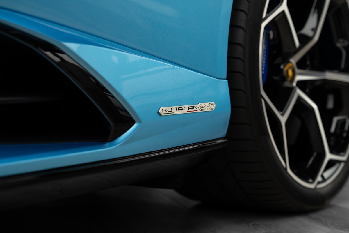 Used 2024 Lamborghini Huracán EVO Spyder — Blue for Sale in Dubai — gallery photograph 8