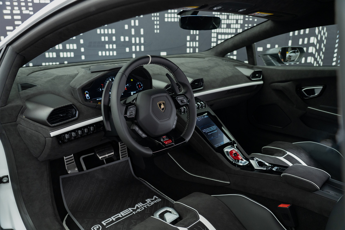 Used 2023 Lamborghini Huracán Sterrato — White for Sale in Dubai — gallery photograph 10