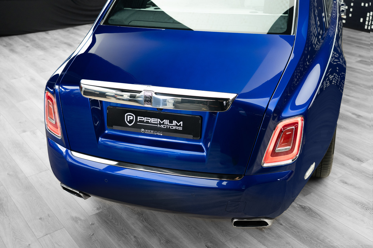 Used 2019 Rolls-Royce Phantom — Blue for Sale in Dubai — gallery photograph 8