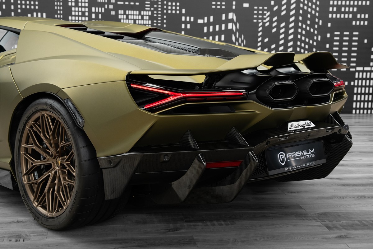 Used 2024 Lamborghini Revuelto — Green for Sale in Dubai — gallery photograph 9