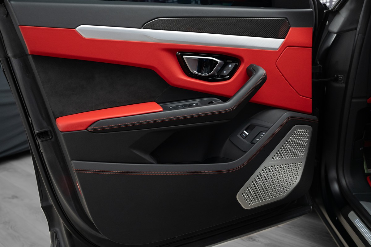 Used 2022 Lamborghini Urus — Novitec — Black for Sale in Dubai — gallery photograph 15
